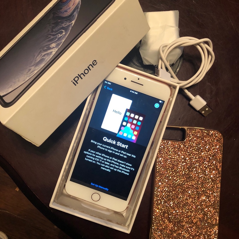 iPhone 7 Plus Rosegold comes in box with Casemate case and  charger